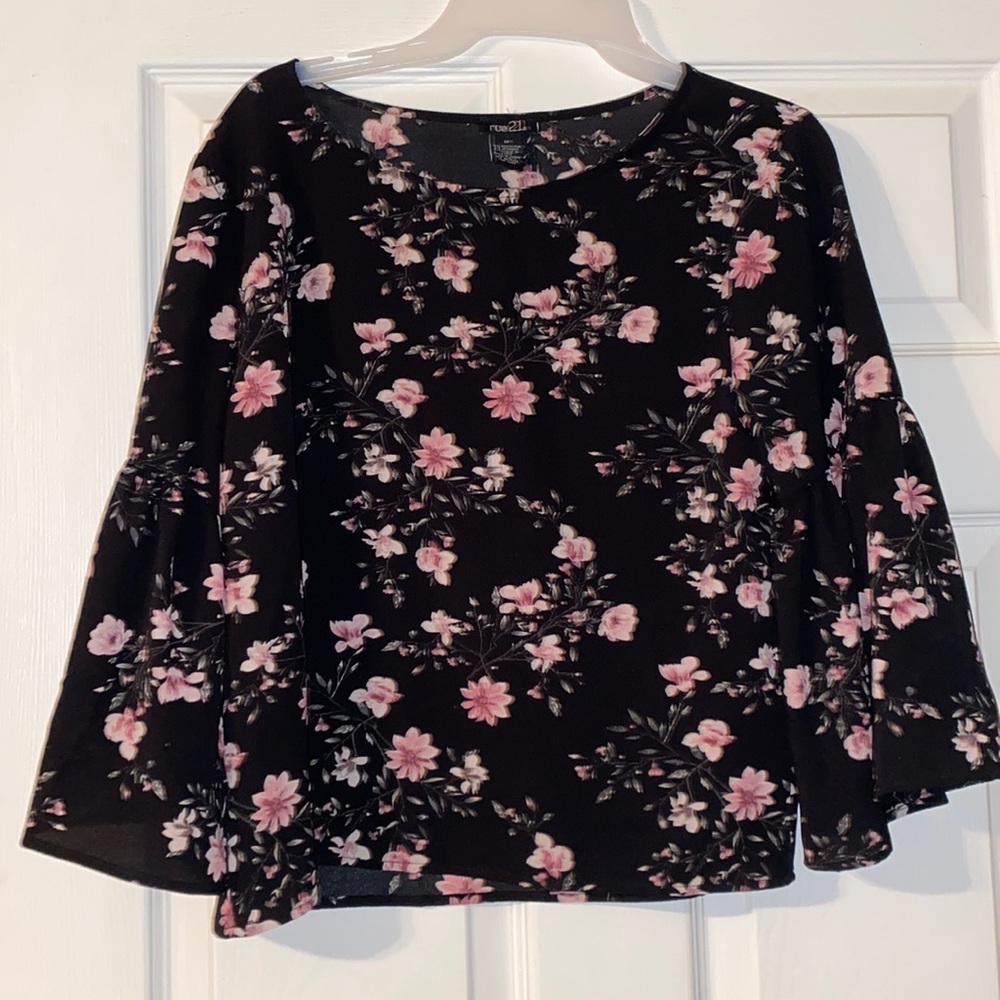 Rue 21 floral flowy top